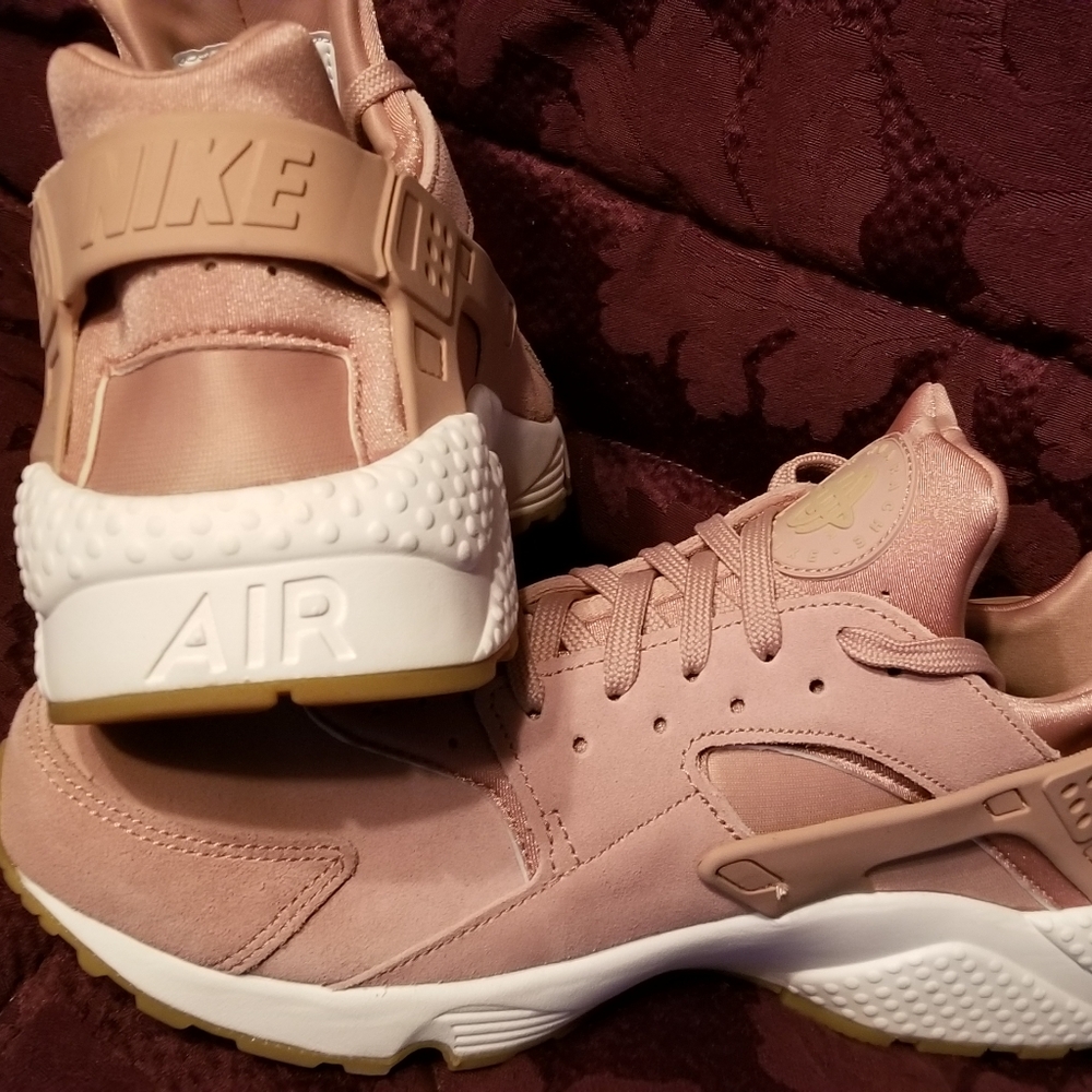NWOT Nike Air Huarachi  ...Size 11